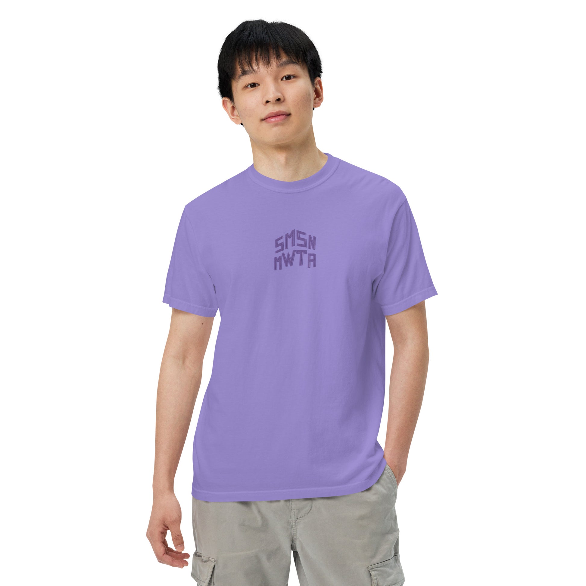 Model wearing SM Isometric T-shirt violet front